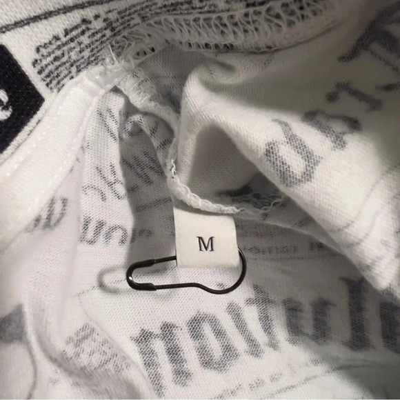 Sandro Men’s Newspaper Print White & Black Short SleeveTee Size Medium - Picture 8 of 10